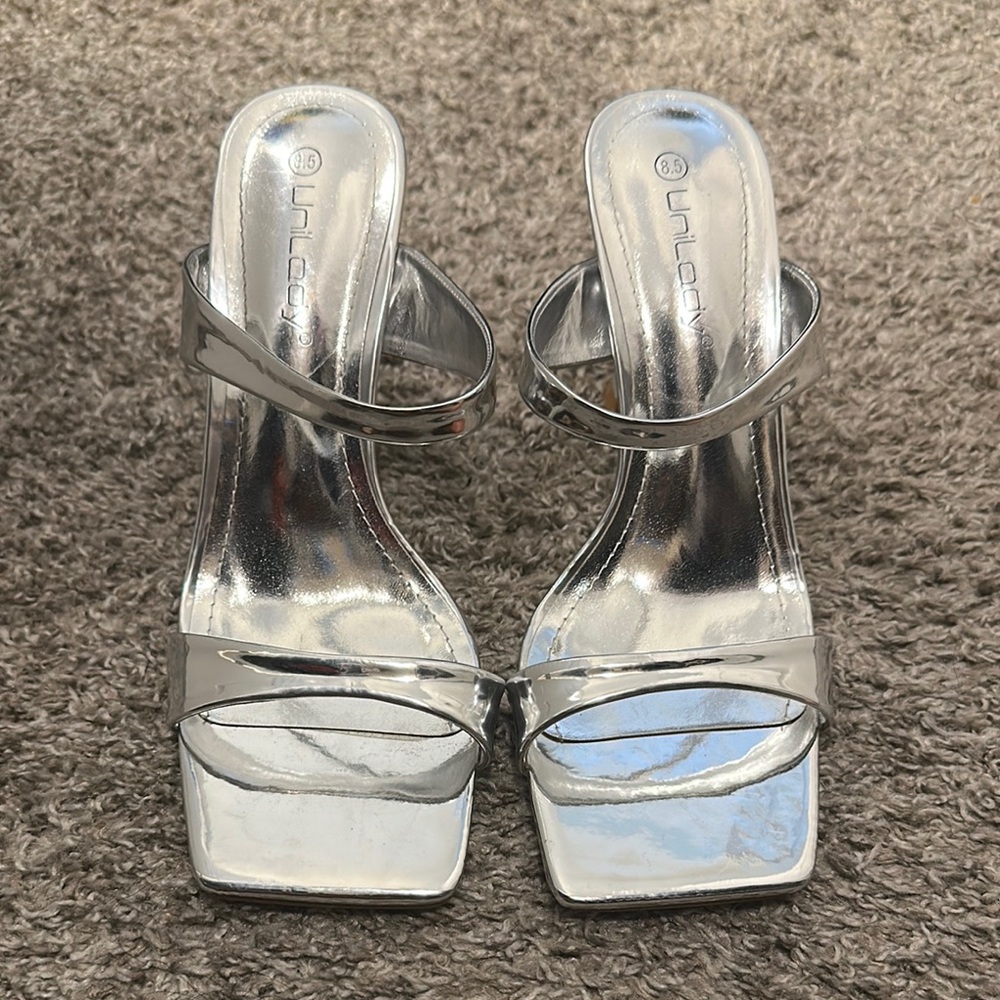 Silver High Heels Sleek Modern Design